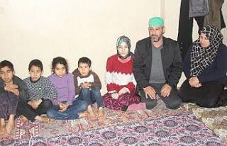 Suriye’den engelli kızını sırtında taşıyarak...