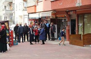 Tahliye edilen 10 katlı binada oturanlar özel izinle...