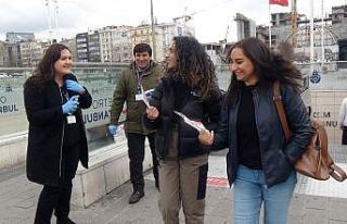 Taksim’de korona virüs bilgilendirme çalışması
