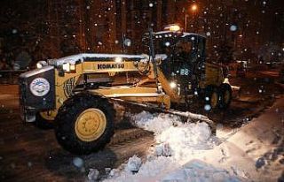 Talas’ta karla mücadele sürüyor