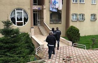 Tansiyon hastası kadını, çocukları evin balkonunda...