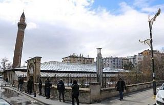 Tarihi camide namazsız Cuma