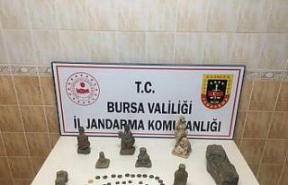 Tarihi eserleri satmak isterken yakalandılar