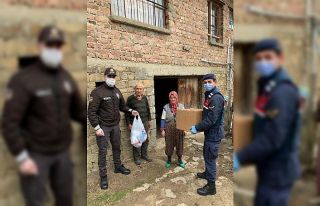 Tarihi kentte yaşlıların ihtiyaçları karşılanmaya...