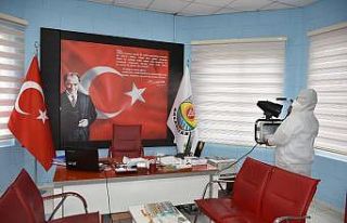 Tarsus Belediyesi, kentin dört bir yanında ilaçlama...