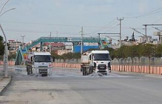 Tarsus’ta caddeler dezenfekte ediliyor