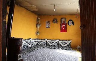Tek odalı evde 9 nüfusla yaşama tutunmaya çalışıyor