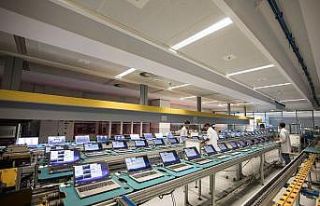 Teknoloji firmaları online mağazasında hizmete...