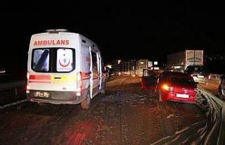 TEM’de önündeki otomobile çarpan gübre yüklü...