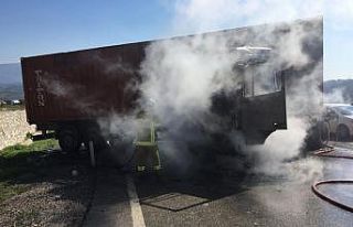 Tır alev alev yandı