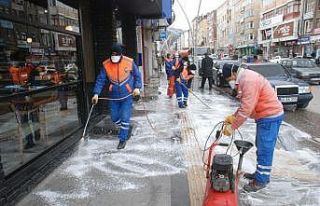 Tokat caddelerinde korona virüs temizliği