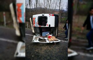 Tokat’ta tekstil işçilerini taşıyan servis devrildi:...
