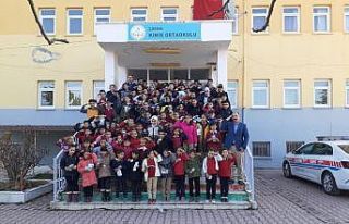 Trafik dedektifi öğrencilerden Mehmetçik’e asker...