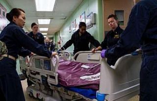 Trump, USNS Mercy yüzen hastane gemisini Kaliforniya’ya...