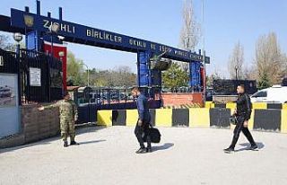 TSK’dan askere alınan acemi erlere üst düzey...