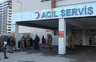 Tüfeği ateş alan asker yaralandı