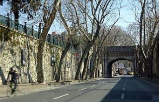 Tüm uyarılara rağmen evde kalmayıp sahile koştular