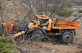 Tunceli’de iş makinesi şarampole yuvarlandı:...