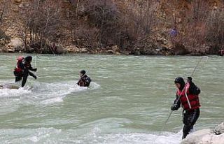 Tunceli’de kayıp uzman çavuşu arama çalışmaları...