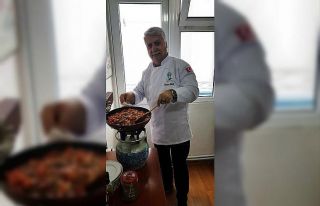 Turizm il Müdürü personelinin yemeğini kendisi...