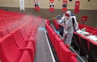 Üniversite kampüsü Korona virüse karşı ilaçlandı