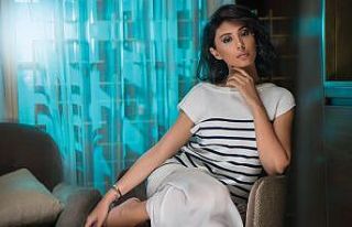 Ünlü oyuncu evden çıkamayan yaşlılara yardım...