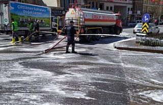 Ürgüp’te çarşı içi dezenfektanlı su ile yıkandı