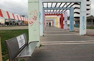 Uşak’ta parklarda şeritli korona virüs önlemi