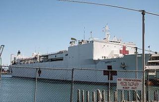 USNS Mercy yüzen hastane gemisi, Los Angeles Limanı’na...