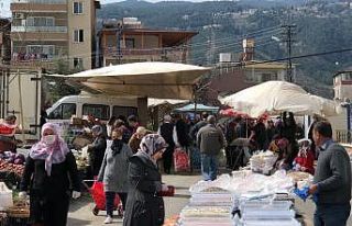 Uyarıları dikkate almayan yaşlılar pazarlara akın...