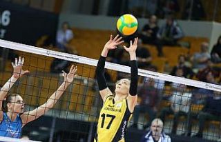 VakıfBank, üst üste sekizinci kez yarı finalde
