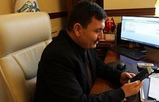 Vali Arslantaş, sokağa çıkamayan vatandaşlarla...