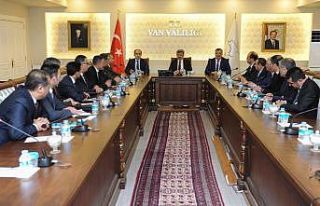 Vali Bilmez, yeni atanan ilçe milli eğitim müdürleriyle...