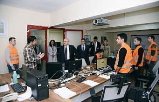 Vali Köşger, Vefa Sosyal Destek Çağrı Merkezi’ni...