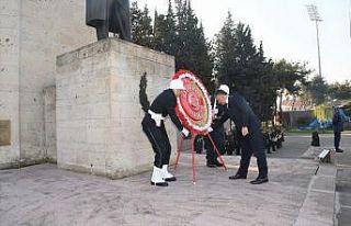 Vali Yazıcı’dan Çanakkale şehitleri için çelenk