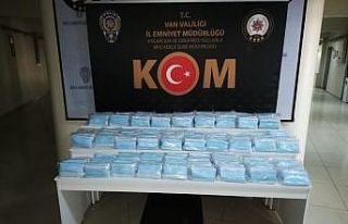 Van’da 6 bin 900 adet kaçak maske ele geçirildi