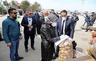 Van’daki sebze ve meyve halinde korona virüs denetimi