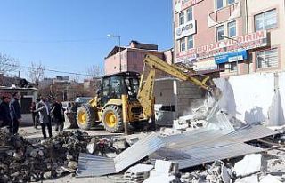 Van’daki Tekel binasının arkasındaki eklentiler...
