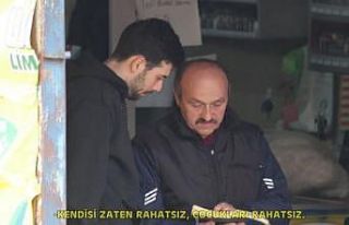Vatandaşların bakkal borçlarını kapatıp, içi...