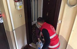 Vefa Sosyal Destek Grubu gıda paketi dağıttı