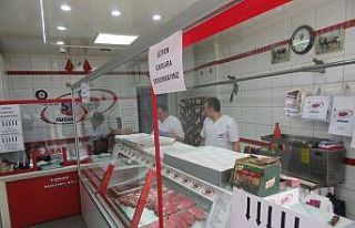 Virüse karşı esnaf da kendi önlemlerini alıyor