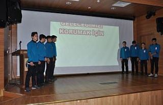 Yabancı uyruklu öğrencilerin İstiklal marşı...