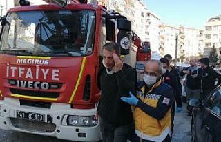 Yangında patlayan itfaiye hortumu 2 kişiyi yaraladı