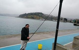 Yasak dinlemeyen vatandaşlardan kimisi balık tuttu,...