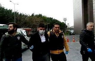 Yaşlı adama zorla maske takıp, başına kolonya...