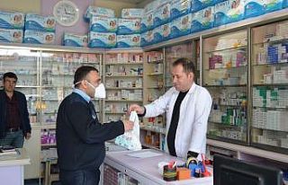 Yaşlı vatandaşların ihtiyaçlarını zabıta ekipleri...