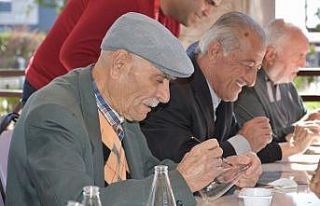 Yaşlılar yaşam evindeki aktivitelerle hayata tutunuyor