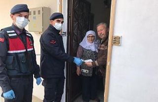 Yaşlılara ‘Vefa’ oluyorlar