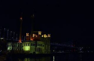 Yatsı ezanının ardından camilerde korona virüse...