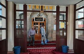 Yeni Cami dezenfekte edildi
